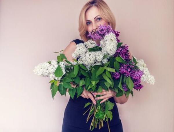 A woman holds a bouquet of flowers